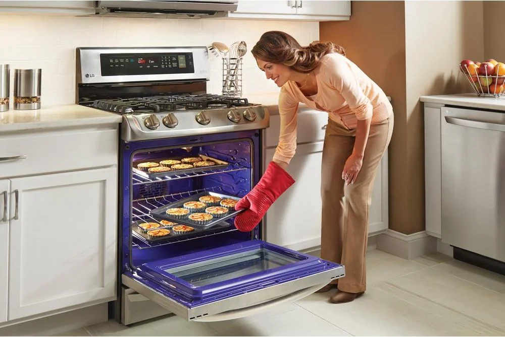 Person safely evacuating a home due to gas smell from oven